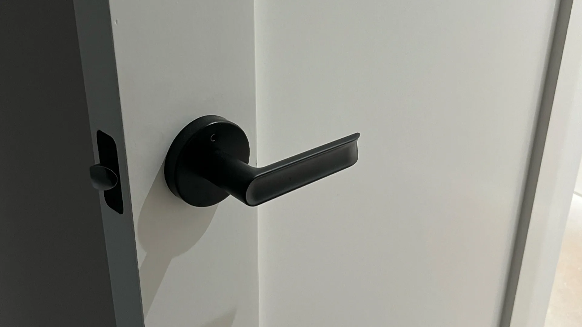 Accessories and hardware installation Chicago — 32 Build